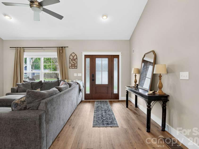 8 Vedder Way, Swannanoa, NC 28778.  MLS# CAR4408516, YatesRealty ID 43325. 
