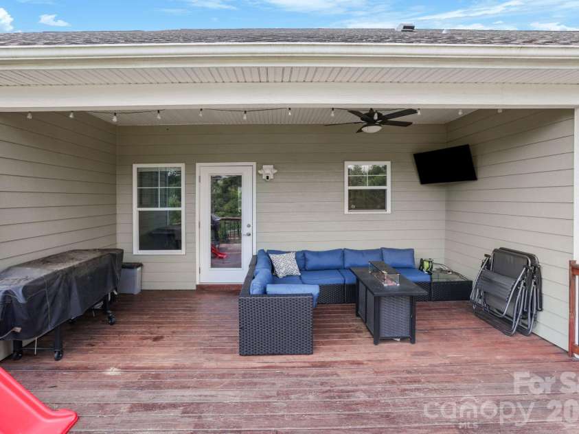 8 Vedder Way, Swannanoa, NC 28778.  MLS# CAR4408516, YatesRealty ID 43325. 