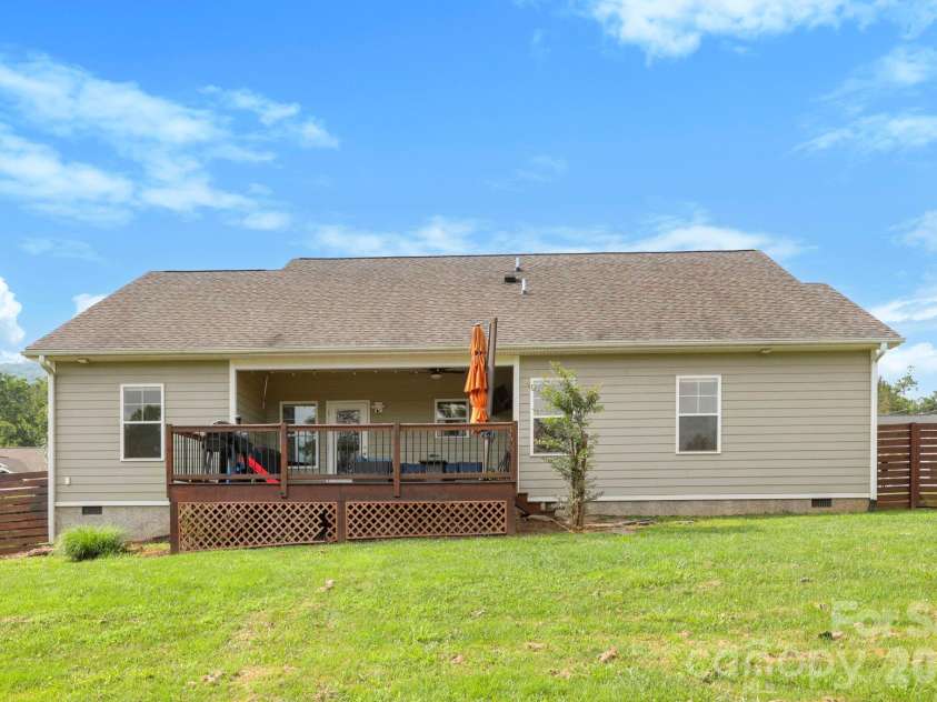 8 Vedder Way, Swannanoa, NC 28778.  MLS# CAR4408516, YatesRealty ID 43325. 