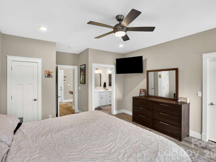 8 Vedder Way, Swannanoa, NC 28778.  MLS# CAR4408516, YatesRealty ID 43325. 