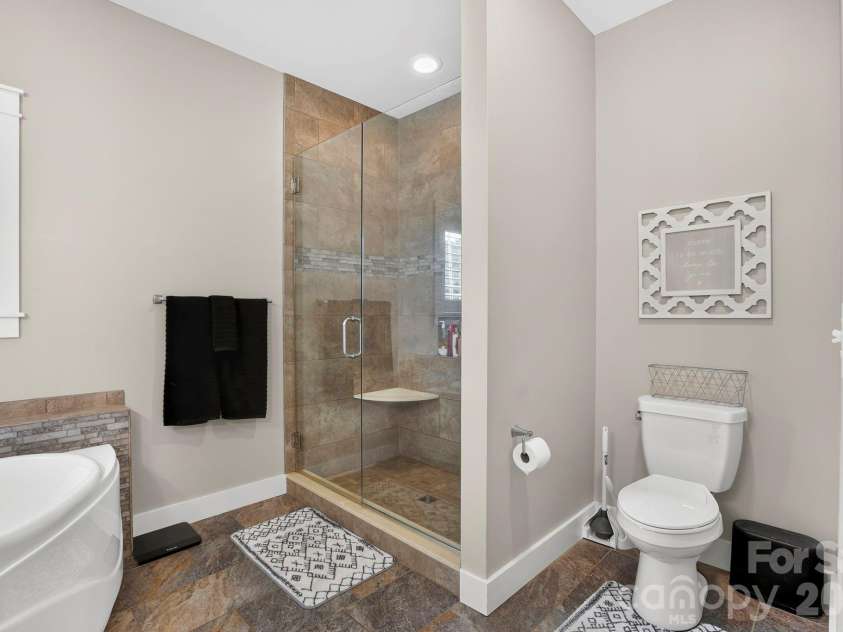 8 Vedder Way, Swannanoa, NC 28778.  MLS# CAR4408516, YatesRealty ID 43325. 
