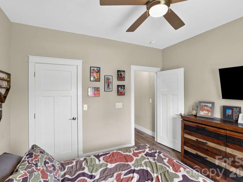 8 Vedder Way, Swannanoa, NC 28778.  MLS# CAR4408516, YatesRealty ID 43325. 