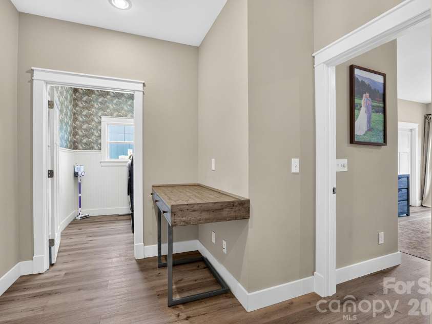 8 Vedder Way, Swannanoa, NC 28778.  MLS# CAR4408516, YatesRealty ID 43325. 