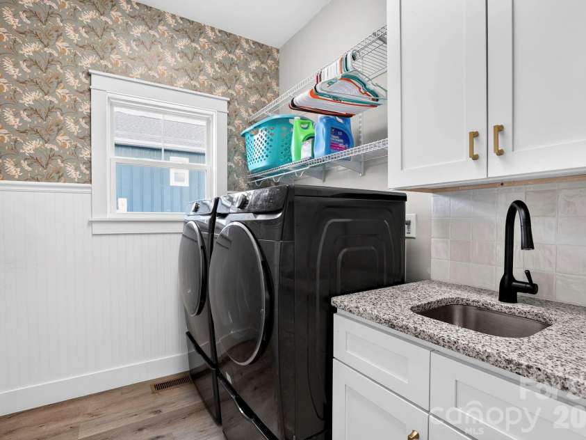 8 Vedder Way, Swannanoa, NC 28778.  MLS# CAR4408516, YatesRealty ID 43325. 