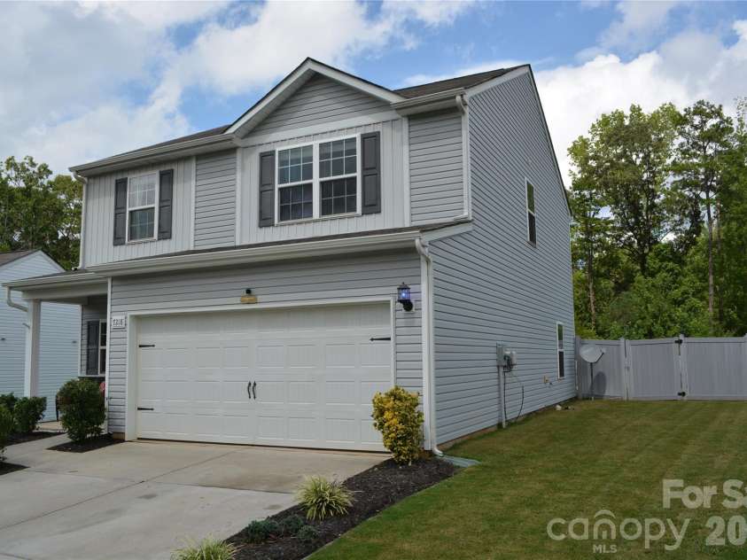 7218 Cuddington Drive, Charlotte, NC 28215.  MLS# CAR4407800, YatesRealty ID 43327. 