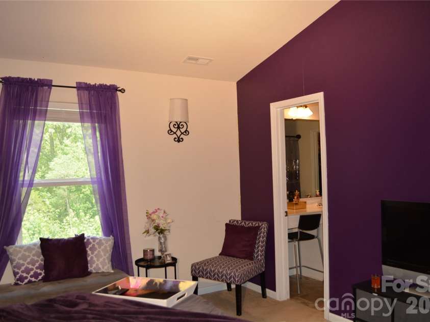 7218 Cuddington Drive, Charlotte, NC 28215.  MLS# CAR4407800, YatesRealty ID 43327. 