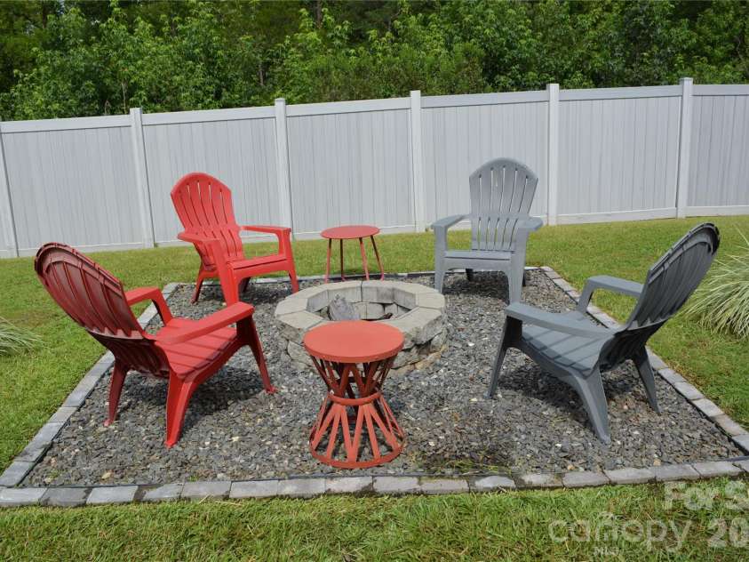 7218 Cuddington Drive, Charlotte, NC 28215.  MLS# CAR4407800, YatesRealty ID 43327. 