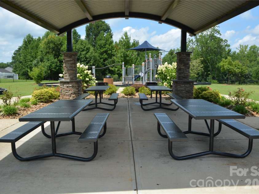 7218 Cuddington Drive, Charlotte, NC 28215.  MLS# CAR4407800, YatesRealty ID 43327. 