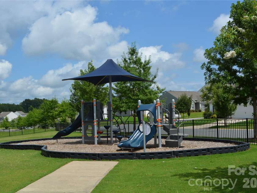 7218 Cuddington Drive, Charlotte, NC 28215.  MLS# CAR4407800, YatesRealty ID 43327. 