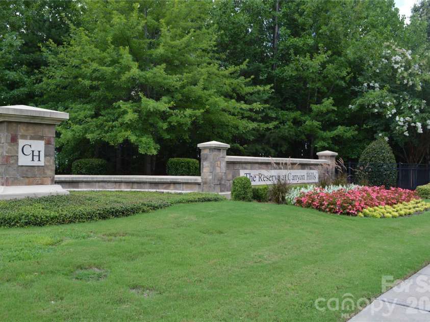 7218 Cuddington Drive, Charlotte, NC 28215.  MLS# CAR4407800, YatesRealty ID 43327. 
