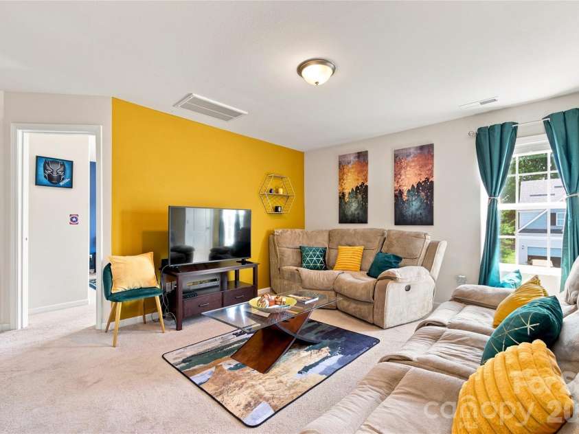 7218 Cuddington Drive, Charlotte, NC 28215.  MLS# CAR4407800, YatesRealty ID 43327. 