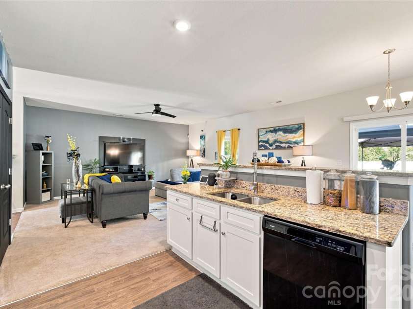 7218 Cuddington Drive, Charlotte, NC 28215.  MLS# CAR4407800, YatesRealty ID 43327. 
