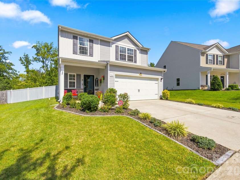 7218 Cuddington Drive, Charlotte, NC 28215.  MLS# CAR4407800, YatesRealty ID 43327. 