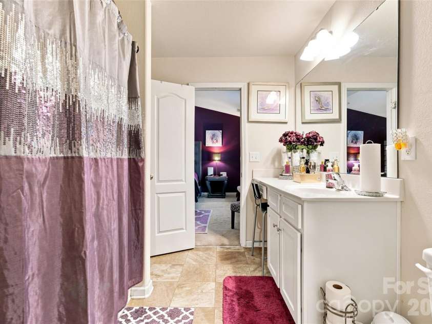 7218 Cuddington Drive, Charlotte, NC 28215.  MLS# CAR4407800, YatesRealty ID 43327. 