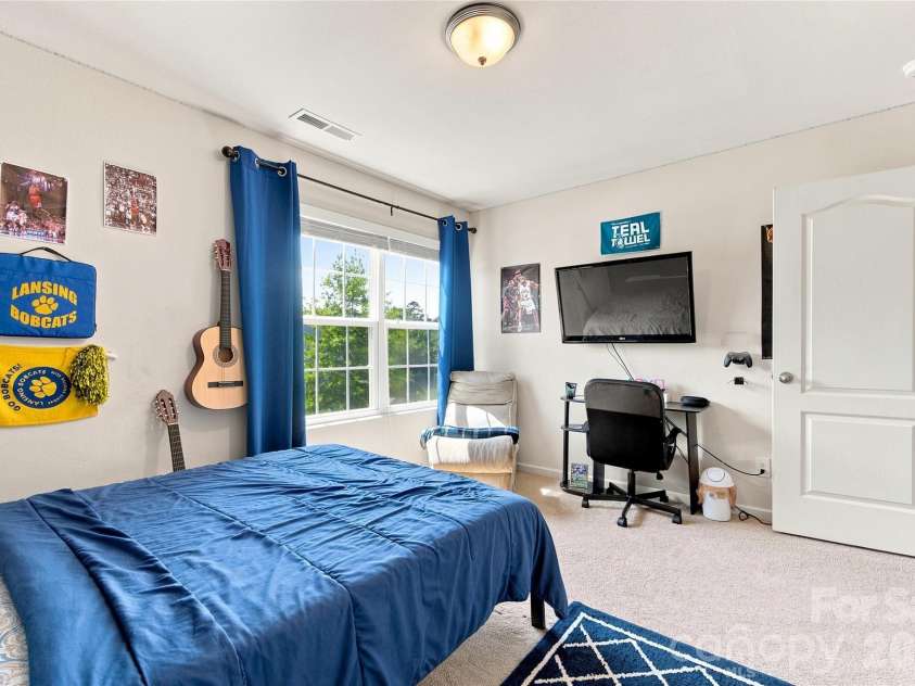 7218 Cuddington Drive, Charlotte, NC 28215.  MLS# CAR4407800, YatesRealty ID 43327. 