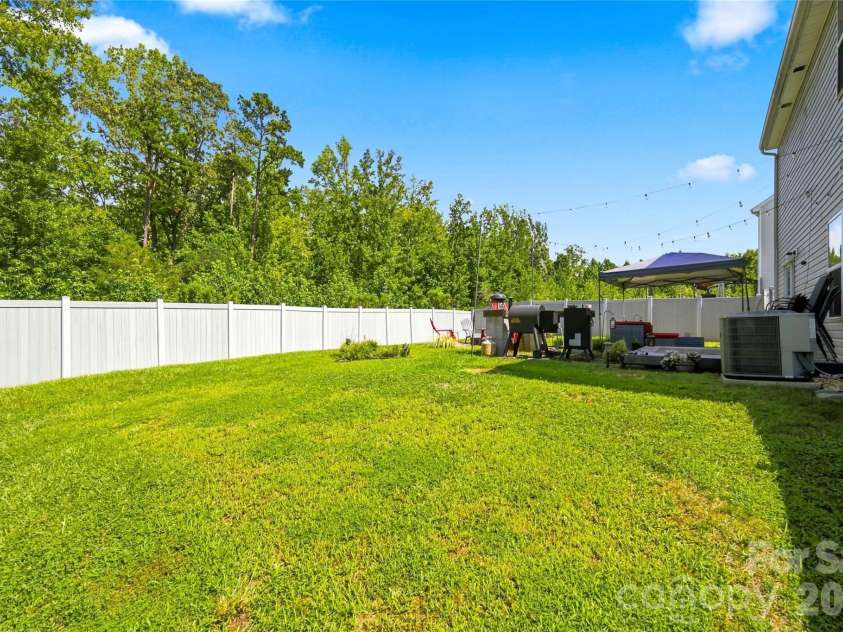7218 Cuddington Drive, Charlotte, NC 28215.  MLS# CAR4407800, YatesRealty ID 43327. 