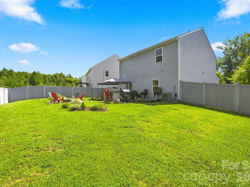 7218 Cuddington Drive, Charlotte, NC 28215.  MLS# CAR4407800, YatesRealty ID 43327. 