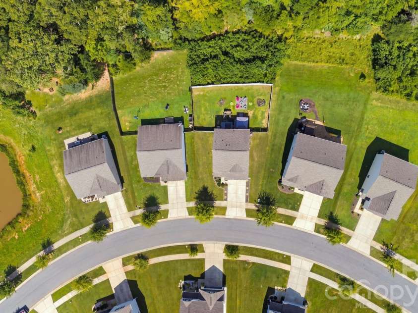 7218 Cuddington Drive, Charlotte, NC 28215.  MLS# CAR4407800, YatesRealty ID 43327. 