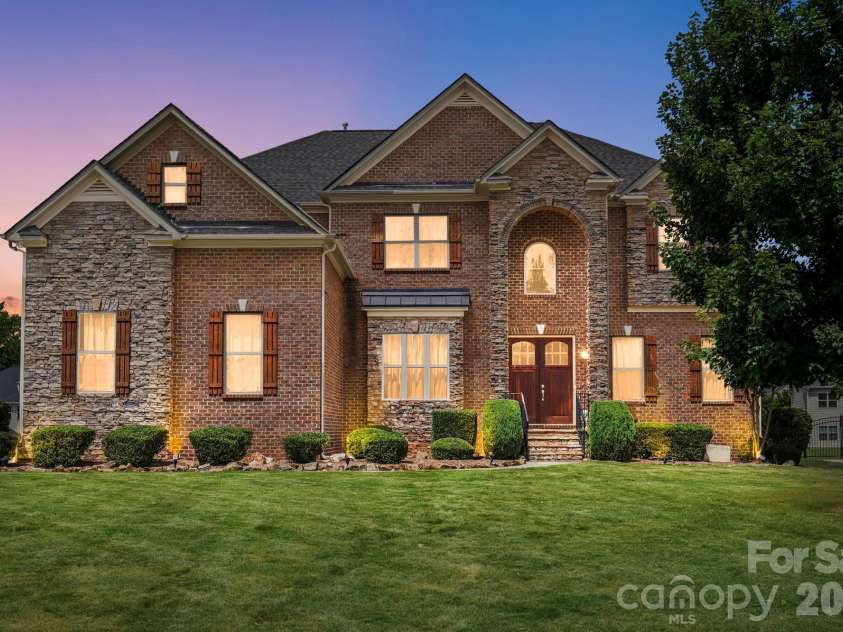 5104 Brynmar Drive, Waxhaw, NC 28173.  MLS# CAR4408350, YatesRealty ID 43328. 