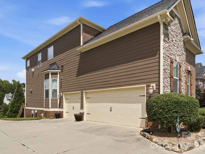 5104 Brynmar Drive, Waxhaw, NC 28173.  MLS# CAR4408350, YatesRealty ID 43328. 