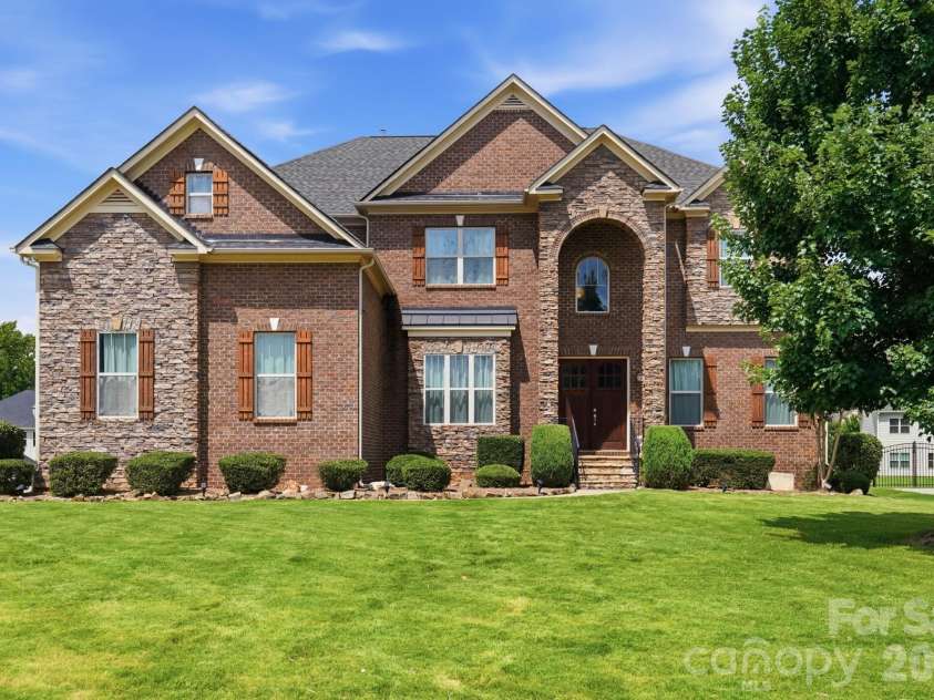 5104 Brynmar Drive, Waxhaw, NC 28173.  MLS# CAR4408350, YatesRealty ID 43328. 