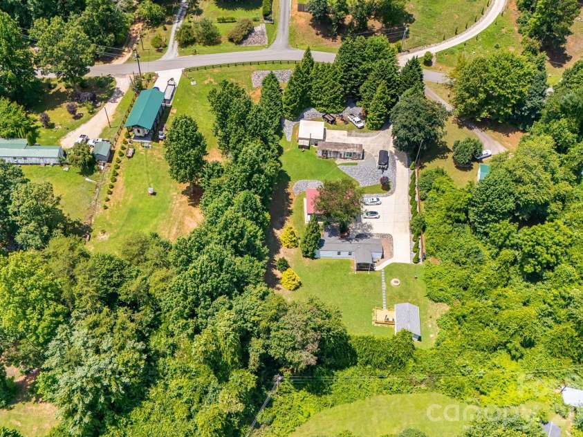 340 and 298 Apache Path, Marion, NC 28752.  MLS# CAR4405014, YatesRealty ID 43330. 