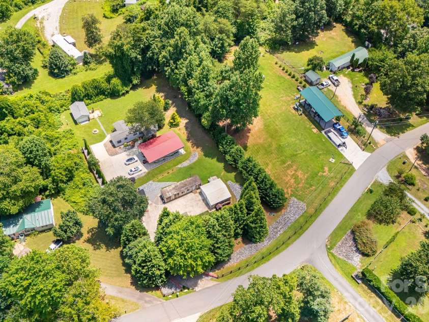 340 and 298 Apache Path, Marion, NC 28752.  MLS# CAR4405014, YatesRealty ID 43330. 
