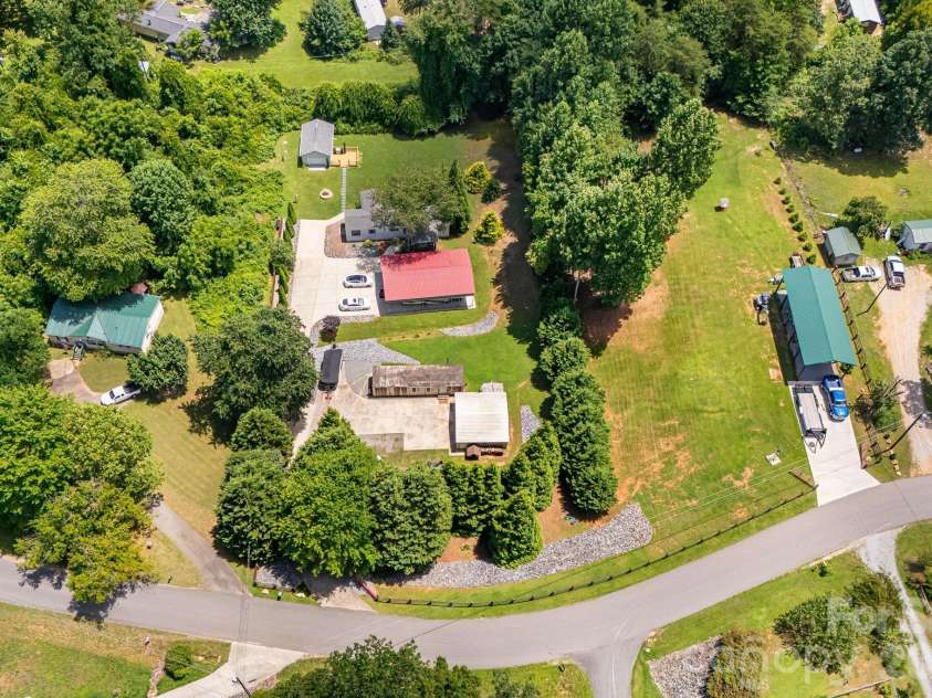 340 and 298 Apache Path, Marion, NC 28752.  MLS# CAR4405014, YatesRealty ID 43330. 