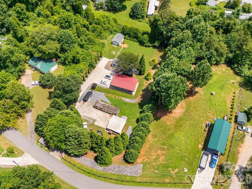 340 and 298 Apache Path, Marion, NC 28752.  MLS# CAR4405014, YatesRealty ID 43330. 