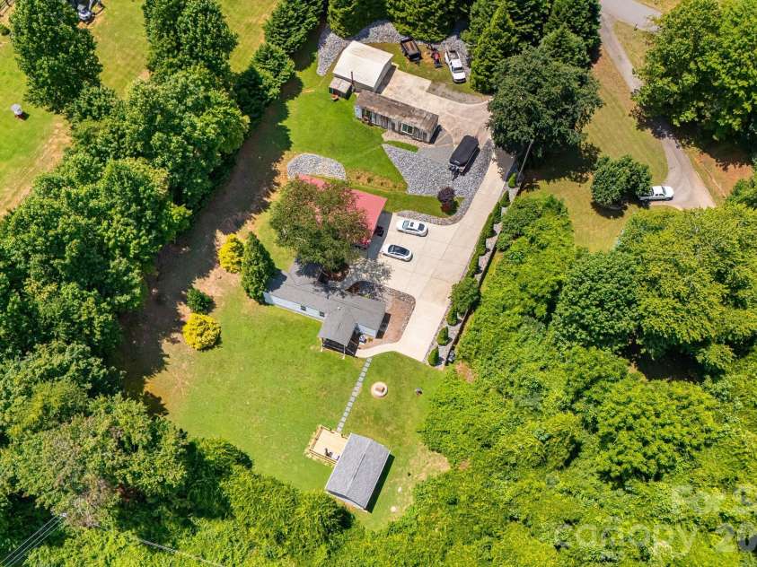 340 and 298 Apache Path, Marion, NC 28752.  MLS# CAR4405014, YatesRealty ID 43330. 