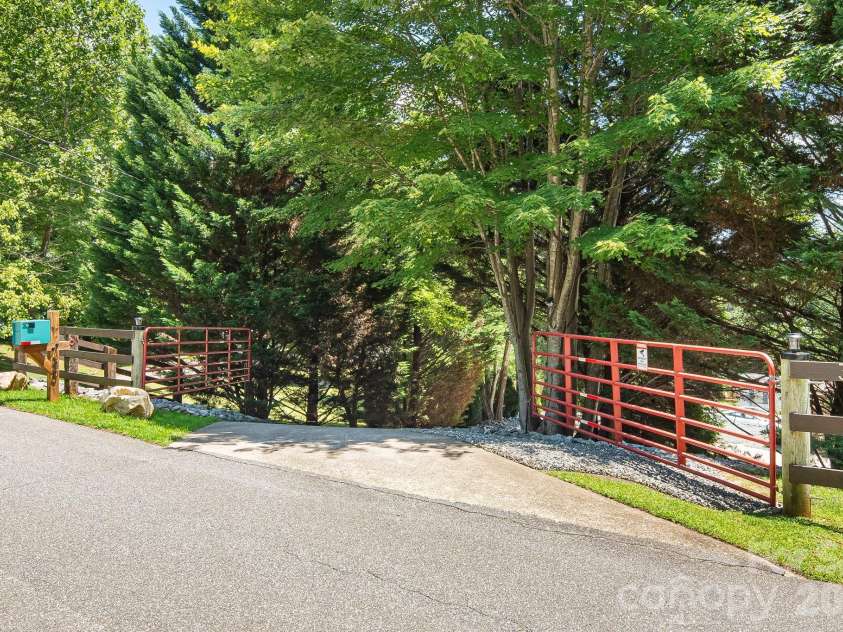 340 and 298 Apache Path, Marion, NC 28752.  MLS# CAR4405014, YatesRealty ID 43330. 