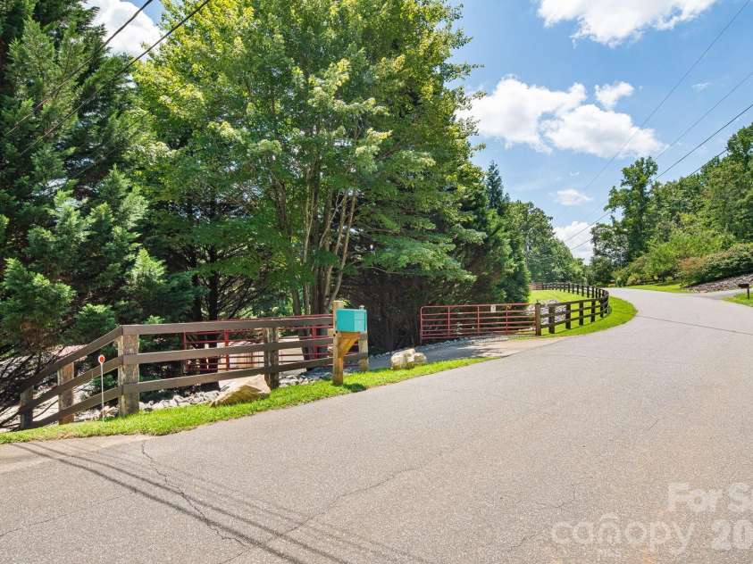 340 and 298 Apache Path, Marion, NC 28752.  MLS# CAR4405014, YatesRealty ID 43330. 