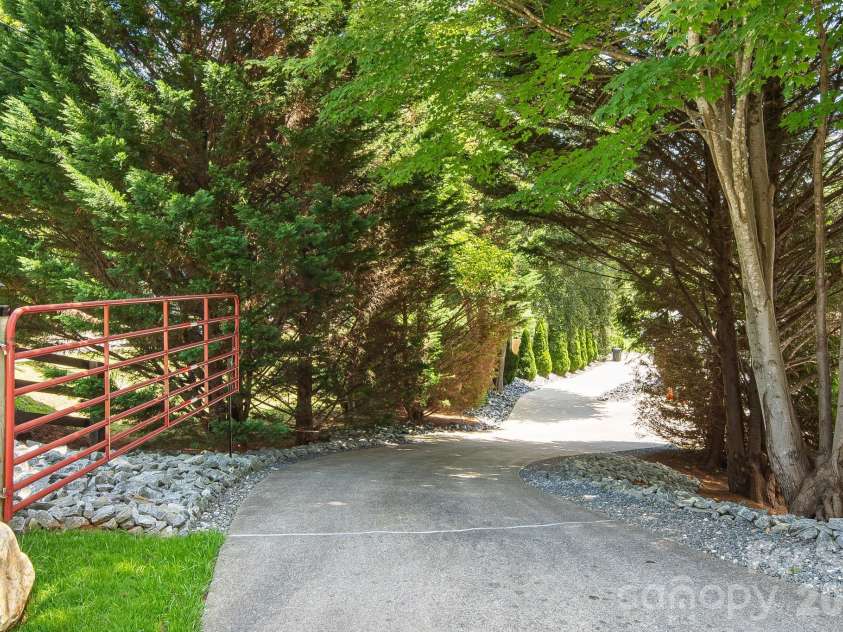 340 and 298 Apache Path, Marion, NC 28752.  MLS# CAR4405014, YatesRealty ID 43330. 
