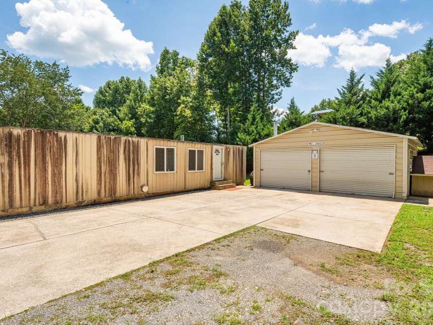 340 and 298 Apache Path, Marion, NC 28752.  MLS# CAR4405014, YatesRealty ID 43330. 