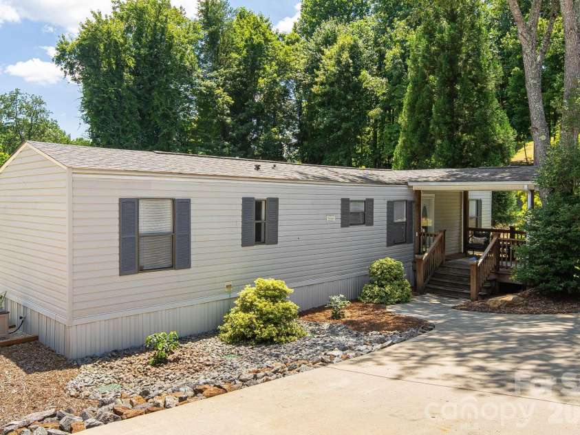 340 and 298 Apache Path, Marion, NC 28752.  MLS# CAR4405014, YatesRealty ID 43330. 