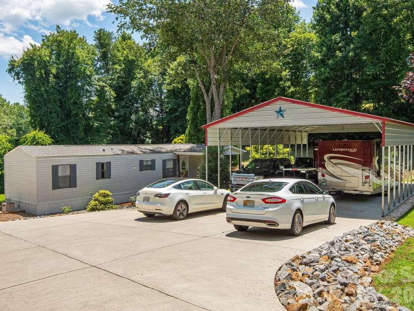 340 and 298 Apache Path, Marion, NC 28752.  MLS# CAR4405014, YatesRealty ID 43330. 