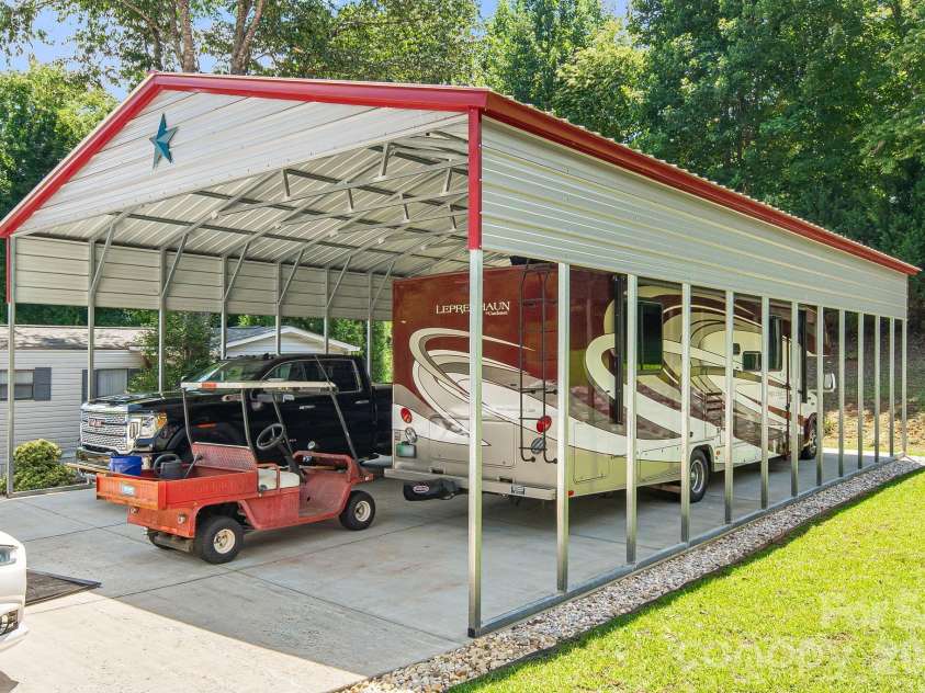 340 and 298 Apache Path, Marion, NC 28752.  MLS# CAR4405014, YatesRealty ID 43330. 