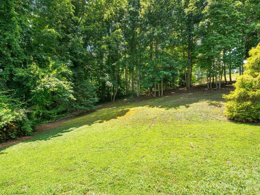 340 and 298 Apache Path, Marion, NC 28752.  MLS# CAR4405014, YatesRealty ID 43330. 