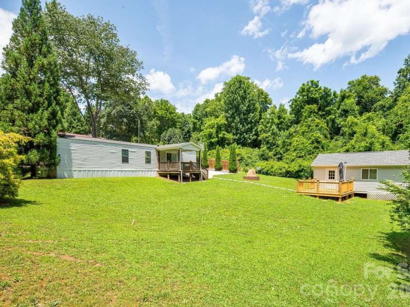 340 and 298 Apache Path, Marion, NC 28752.  MLS# CAR4405014, YatesRealty ID 43330. 