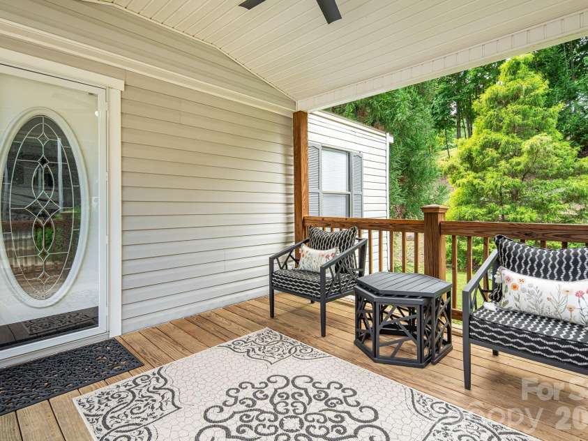 340 and 298 Apache Path, Marion, NC 28752.  MLS# CAR4405014, YatesRealty ID 43330. 