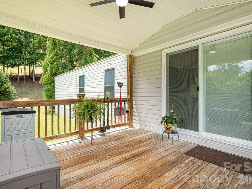 340 and 298 Apache Path, Marion, NC 28752.  MLS# CAR4405014, YatesRealty ID 43330. 
