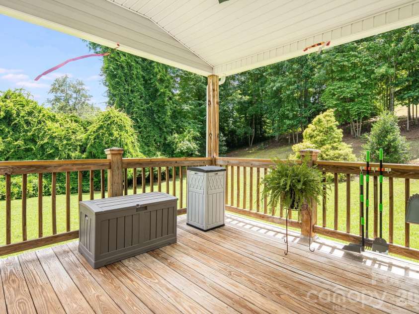 340 and 298 Apache Path, Marion, NC 28752.  MLS# CAR4405014, YatesRealty ID 43330. 