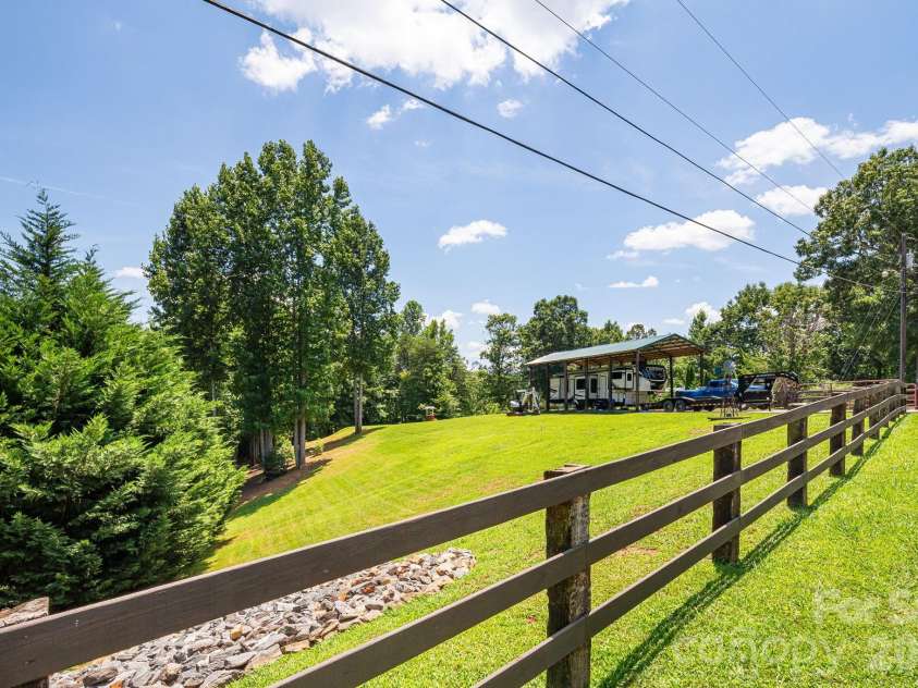 340 and 298 Apache Path, Marion, NC 28752.  MLS# CAR4405014, YatesRealty ID 43330. 