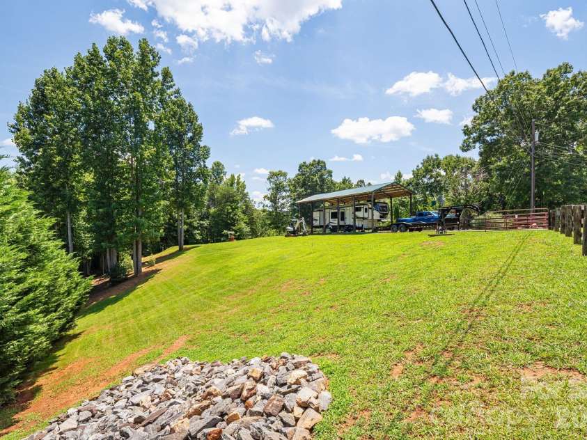 340 and 298 Apache Path, Marion, NC 28752.  MLS# CAR4405014, YatesRealty ID 43330. 