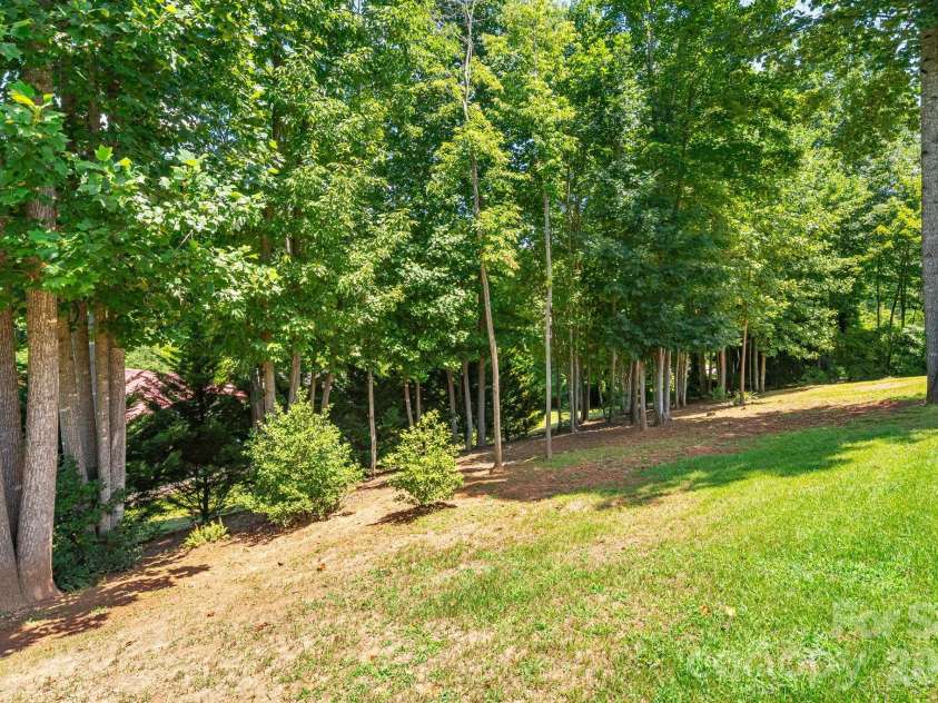 340 and 298 Apache Path, Marion, NC 28752.  MLS# CAR4405014, YatesRealty ID 43330. 