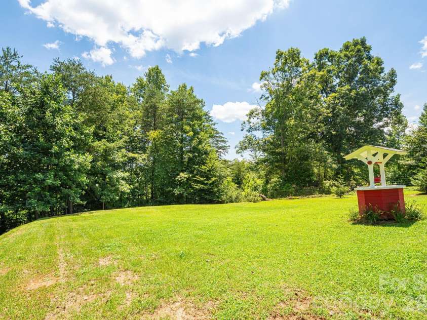 340 and 298 Apache Path, Marion, NC 28752.  MLS# CAR4405014, YatesRealty ID 43330. 