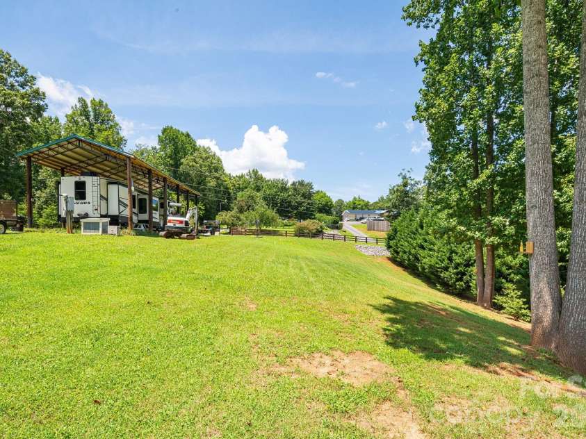 340 and 298 Apache Path, Marion, NC 28752.  MLS# CAR4405014, YatesRealty ID 43330. 