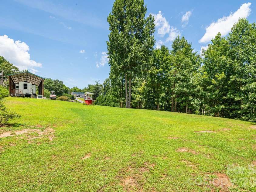 340 and 298 Apache Path, Marion, NC 28752.  MLS# CAR4405014, YatesRealty ID 43330. 