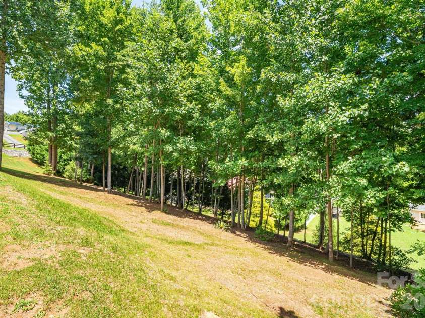 340 and 298 Apache Path, Marion, NC 28752.  MLS# CAR4405014, YatesRealty ID 43330. 