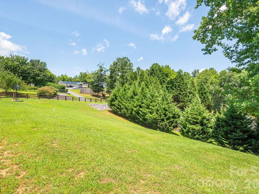 340 and 298 Apache Path, Marion, NC 28752.  MLS# CAR4405014, YatesRealty ID 43330. 